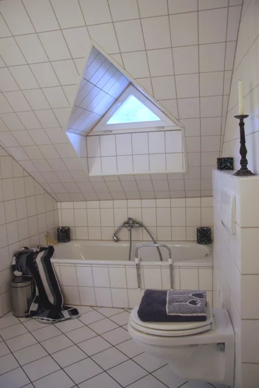 Bad mit Badewanne im Zimmer Nr. 7