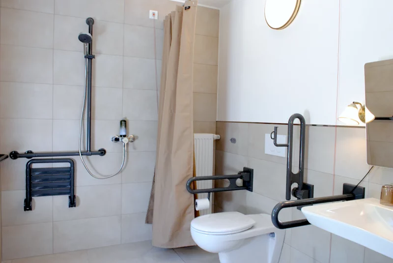 Befahrbahre Dusche im Zimmer Nr. 12