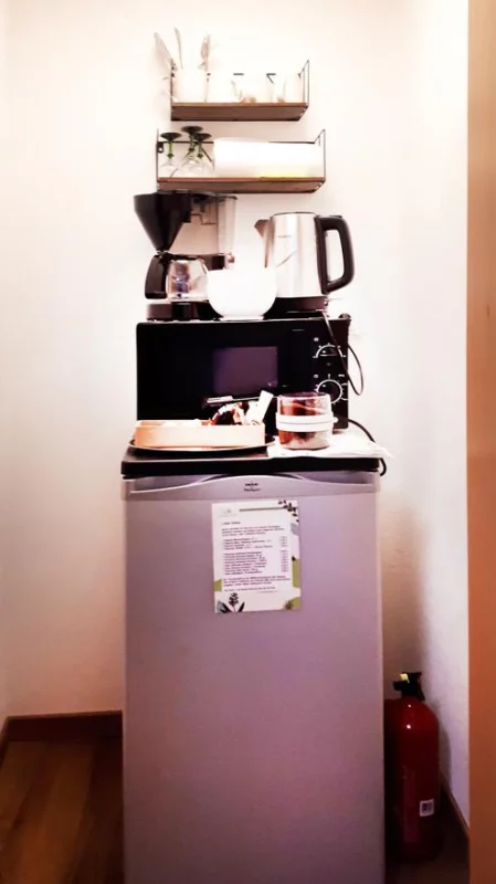 Minibar im Flur für Appartements Nr. 8, 9, 10 und 11
